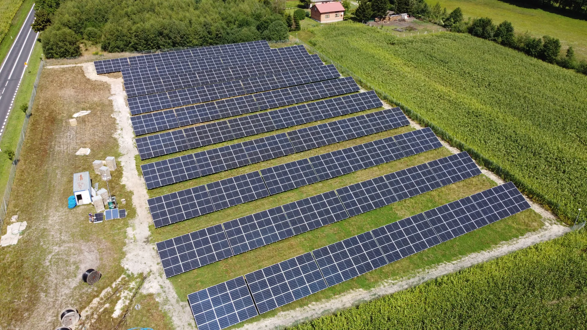 Farma fotowoltaiczna pod opieką TECHION — widok z drona